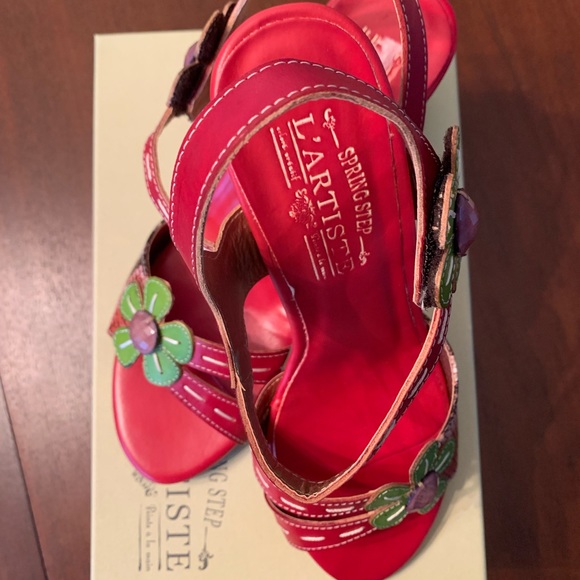 Brand New Spring Step L’Artiste Guiditta Red Sandal with Velcro Flower Closure - Picture 2 of 6